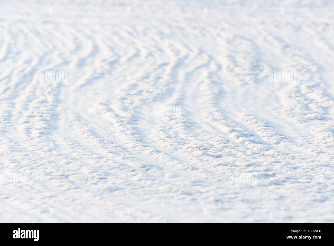 lo sfondo bianco della trama della schiuma assomiglia a nuvole. Foto Stock