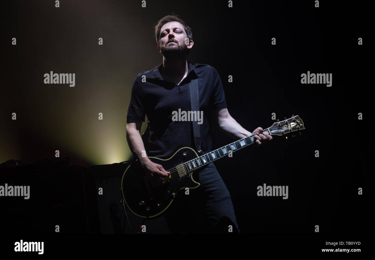 In pelle scamosciata esibirsi dal vivo sul palco dell'O2 Guildhall di Southampton, Hampshire. Dotato di: camoscio dove: Southampton, Hampshire, Regno Unito quando: 27 Apr 2019 Credit: WENN.com Foto Stock
