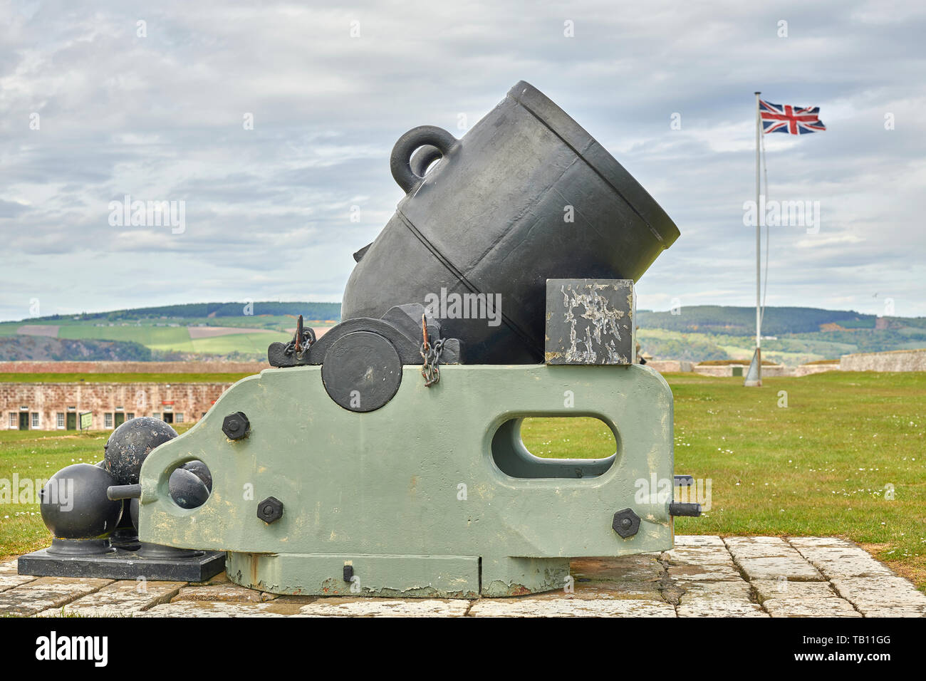 Pistola di traslazione nel parco di Fort George, che fu costruita dopo la battaglia di Culloden, 1846, alla guarnigione di soldati in caso di ulteriore giacobita reb Foto Stock