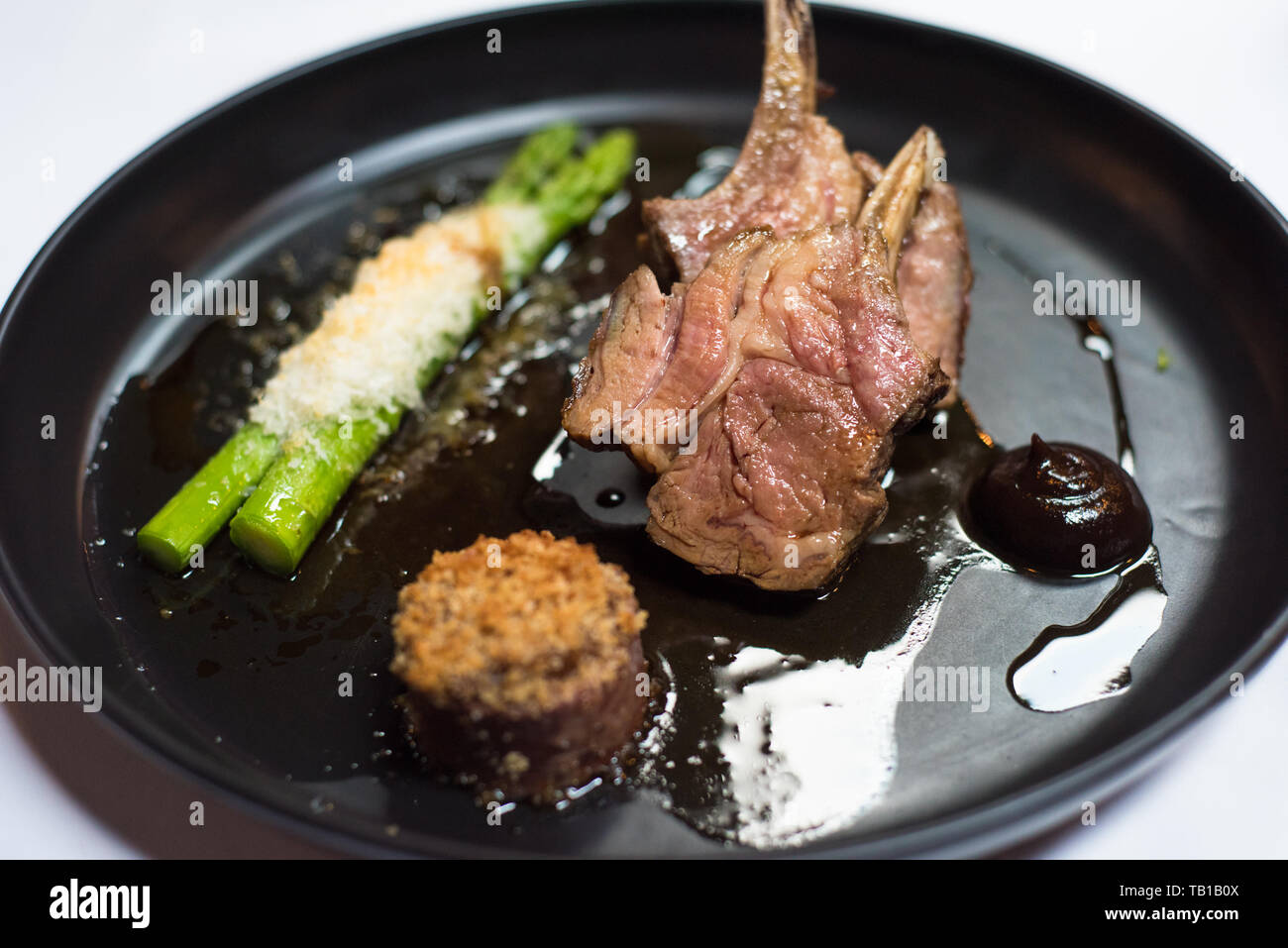 Piatto di agnello nel ristorante gourmet Foto Stock