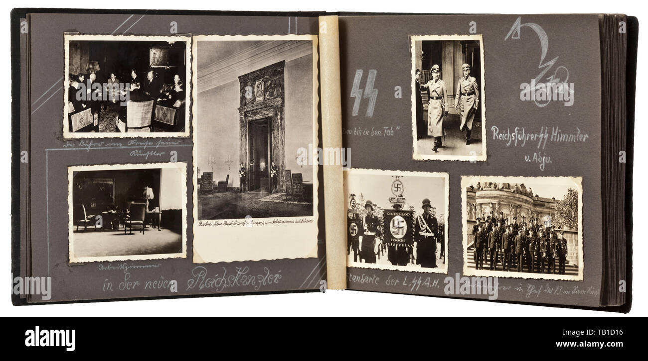 Due album di foto di un membro della Leibstandarte 'LAH', album fotografici con iscrizioni di base e circa 190 foto. Il tempo di servizio di un album con una Cartolina Foto di Adof Hitler e dedizione composta in inchiostro per il Natale 1938. Numerose immagini di Josef 'SEPP' Dietrich, tra i quali è un ritratto (photo Cartolina). Inoltre, interessanti immagini di uniforme di materiale relativo a bracciale, titoli, norme, formazione in Straußberg, parate, entrata in il resto della Cecoslovacchia. Il secondo album prevalentemente copre la campagna russa con le foto di funzionamento, serbatoi, camo uniformi, , Editorial-Use-solo Foto Stock