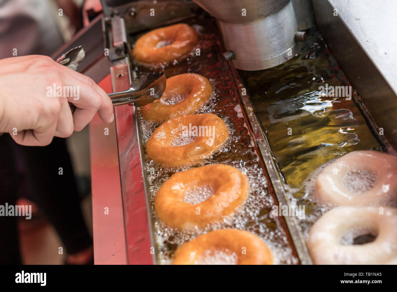 Making the donuts immagini e fotografie stock ad alta risoluzione - Alamy