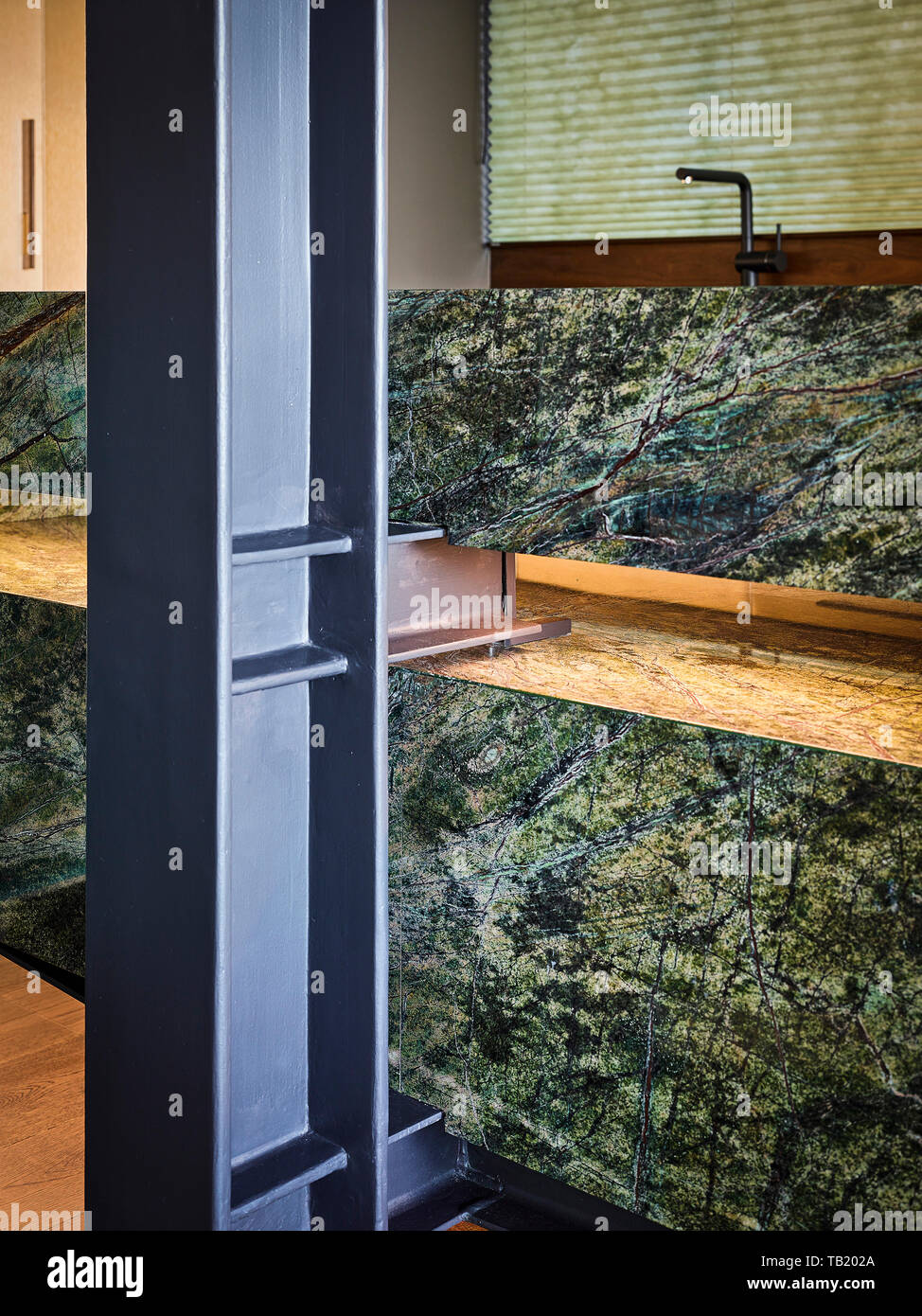 Banco di cucina dettaglio. Elizabeth Bay appartamento, Elizabeth Bay, Australia. Architetto: Rolf Ockert architetto, 2019. Foto Stock