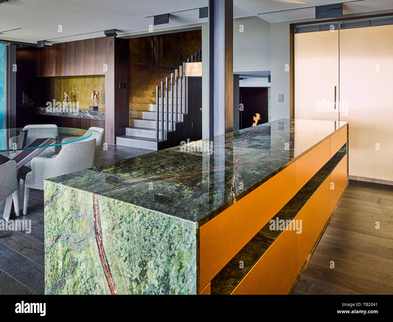 Cucina e sala da pranzo. Elizabeth Bay appartamento, Elizabeth Bay, Australia. Architetto: Rolf Ockert architetto, 2019. Foto Stock