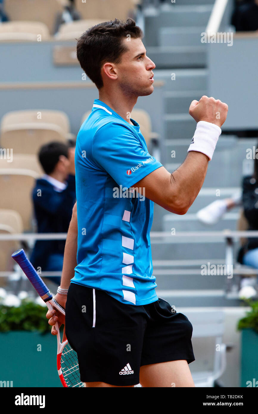 30 maggio 2019, France (Francia), Parigi :: Tennis Grand Slam/ATP-Tour, aperto francese, single, uomini, 2° round, Thiem (Austria) - Bublik (Kazakistan): Dominik Thiem dall Austria cheers dopo aver vinto la partita. Foto: Frank Molter/dpa Foto Stock