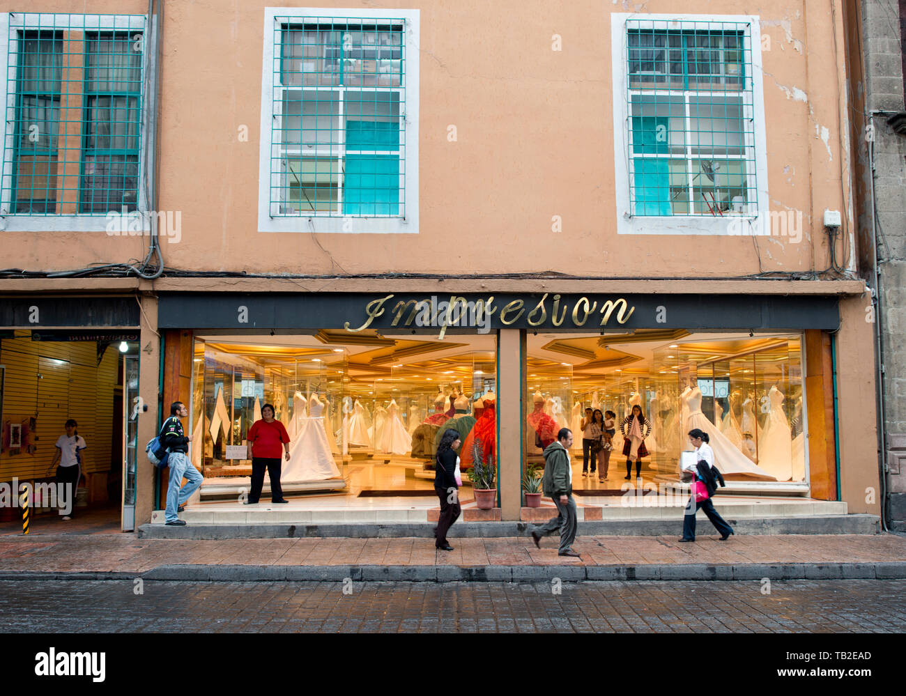 Republica de Chile Street dove tutti i negozi che vendono sposa abiti si trova. centro, centro historico, Città del Messico, Messico Foto Stock