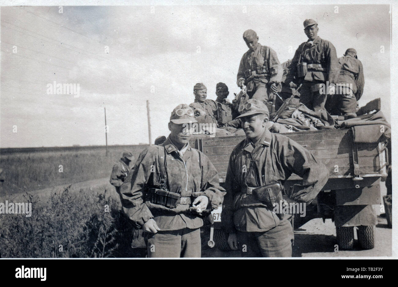 Waffen SS Divisione Wiking uomini in uniformi di mimetizzazione 1942 sul fronte russo Foto Stock