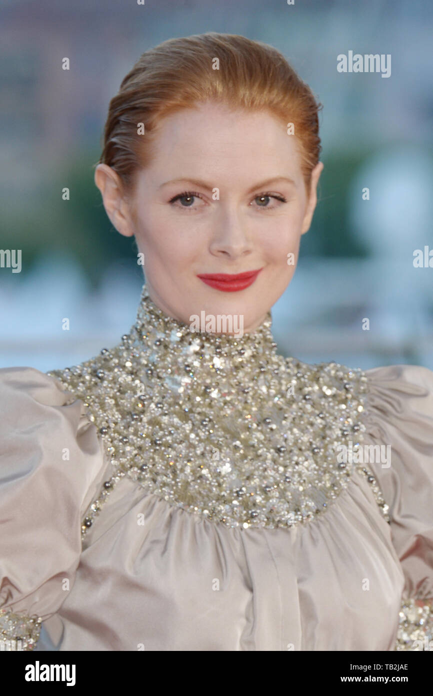 25 maggio 2019 - Cannes, Francia - CANNES, Francia - 25 Maggio: Emily Beecham, vincitore del premio come migliore attrice per il suo ruolo in ''Little Joe'' assiste il photocall per La Palme d'Or vincitore durante la 72annuale di festival di pellicola di Cannes il 25 maggio 2019 a Cannes, Francia. (Credito Immagine: © Federico InjimbertZUMA filo) Foto Stock