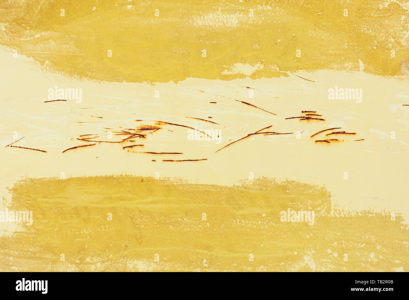 Close up di vernice gialla e rusty graffi Foto Stock