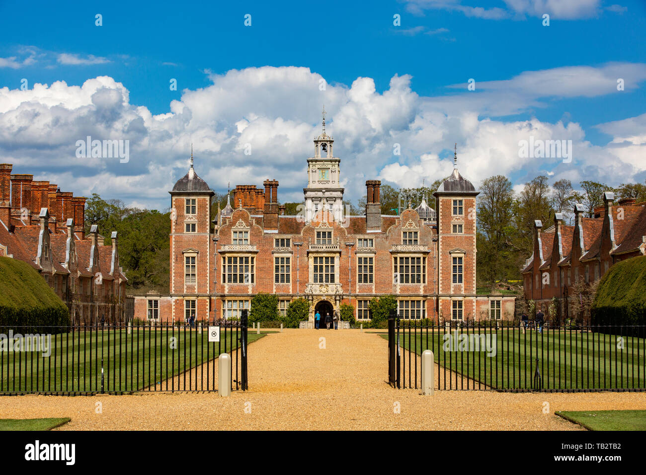 Blickling House casa nobiliare in Norfolk, fotografati da un pubblico a destra del titolo Foto Stock