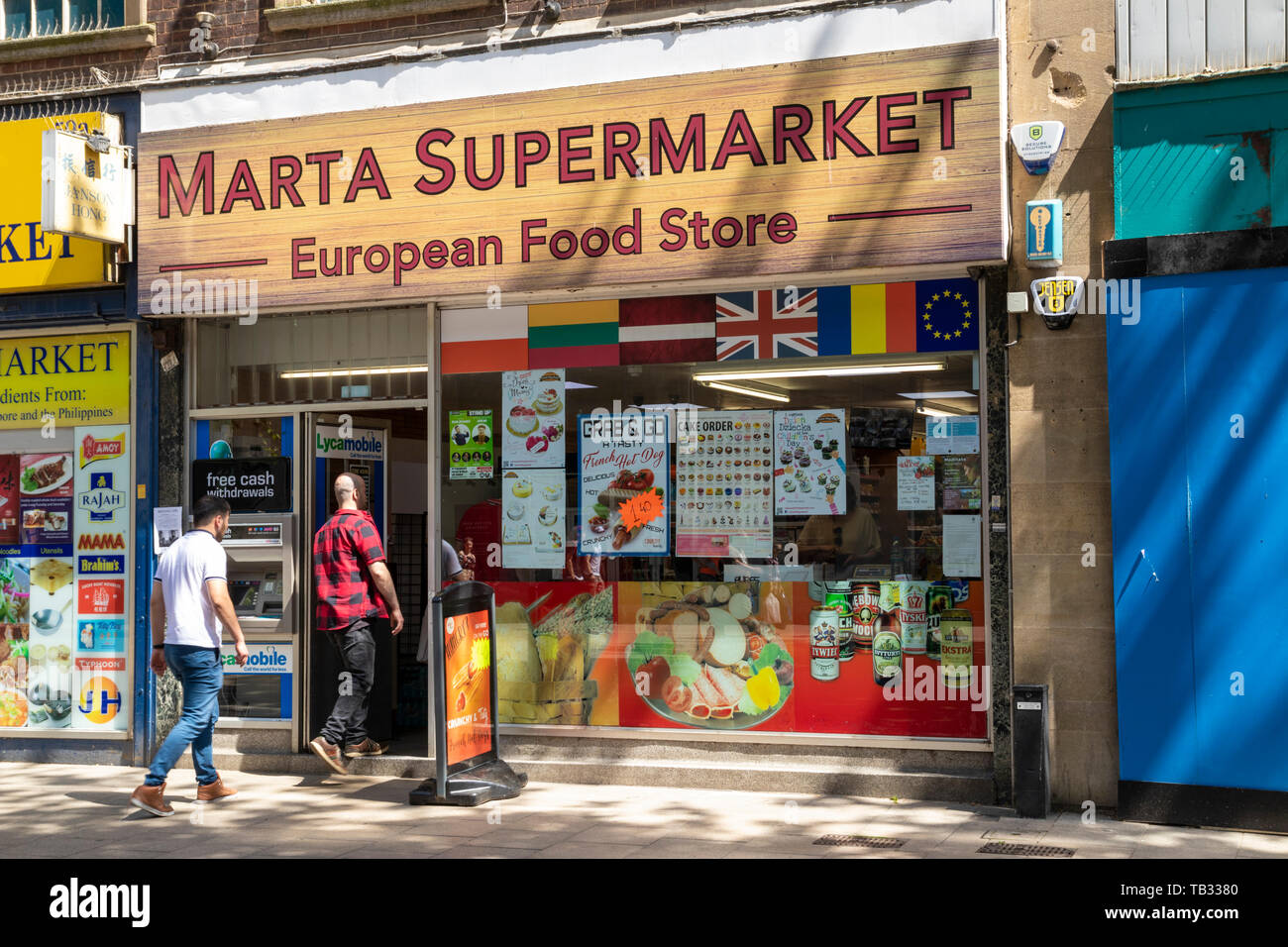 Peterborough UK Marta supermercato negozio alimentare europeo, supermercato alimentare europeo, Bridge Street Peterborough Cambridgeshire Inghilterra uk gb Europa Foto Stock