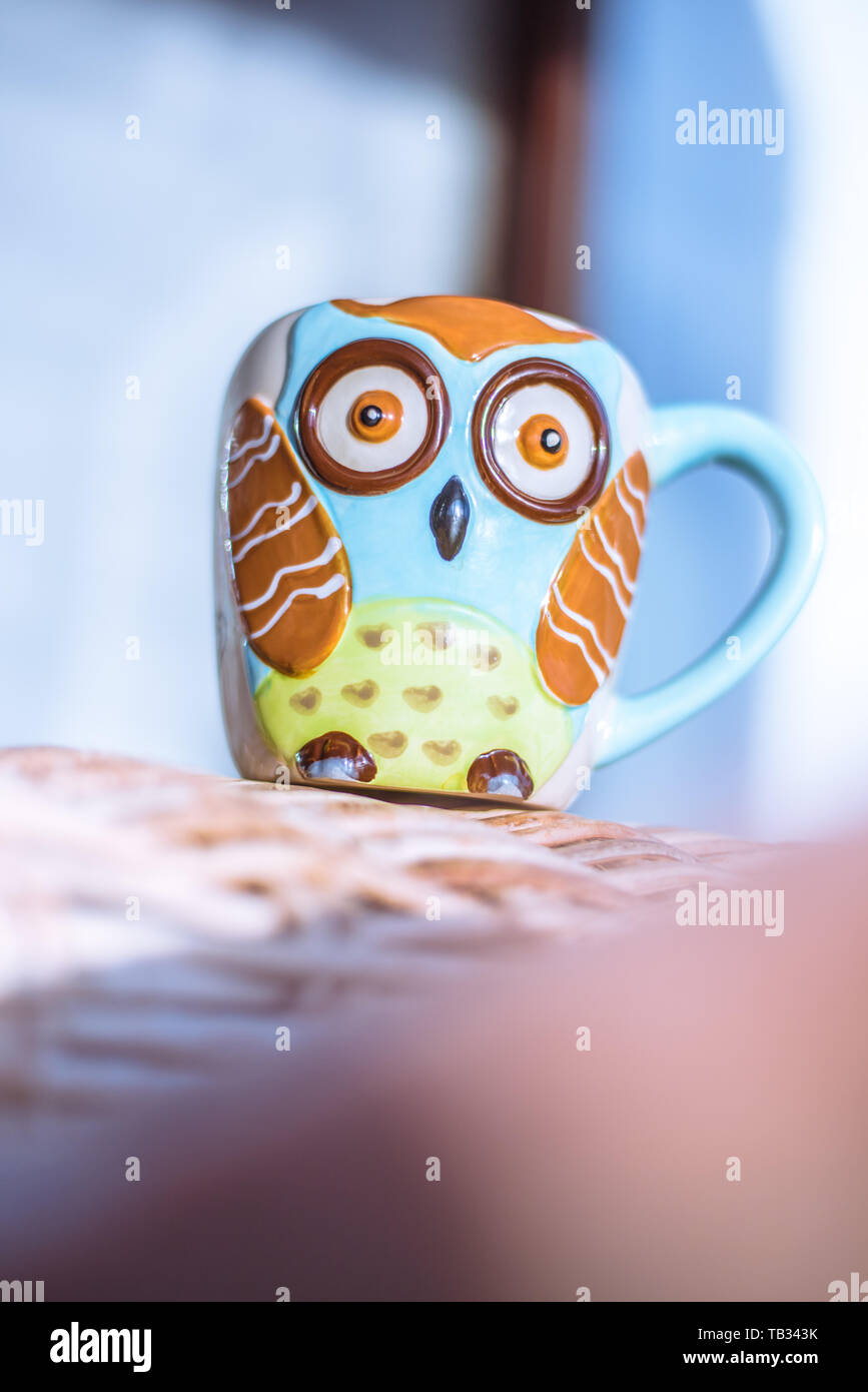 Owl forma tazza da caffè - fatti a mano oggetto di uso domestico, stoviglie Foto Stock