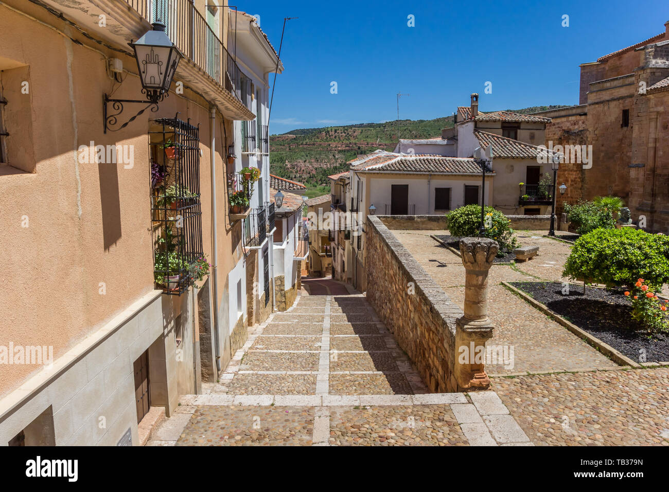 Vecchia strada in ciottoli nella storica cittadina di Alcaraz, Spagna Foto Stock