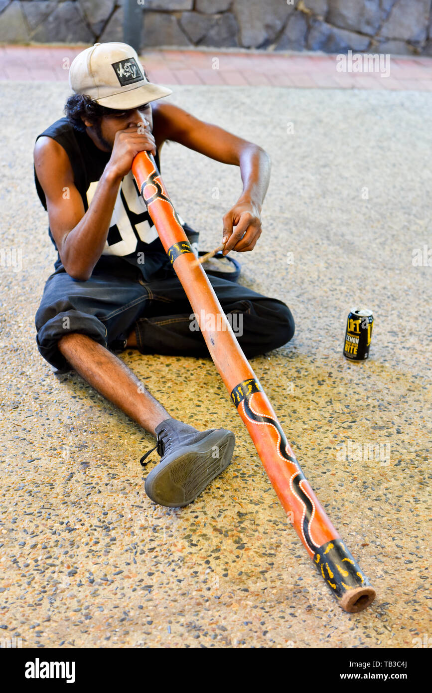 Uomo Aborigeno di riproduzione di musica, di Kuranda, Australia Foto Stock