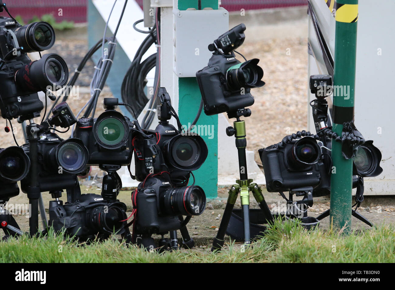 07.10.2018, Paris, Paris, Francia - Fotocamere digitali professionali sono costruiti a fianco a fianco. 00S181007D672CAROEX.JPG [modello di rilascio: non applicabile, corretto Foto Stock