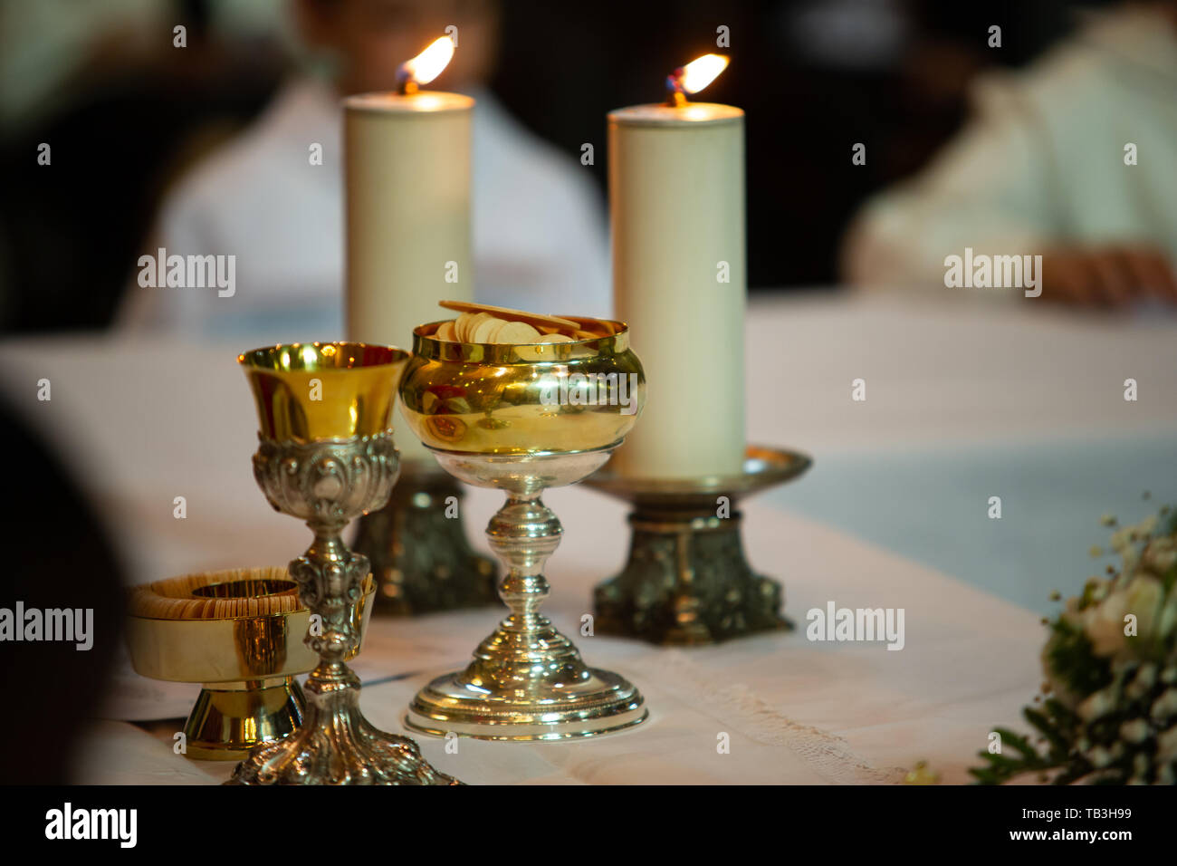 La comunione candle immagini e fotografie stock ad alta risoluzione - Alamy