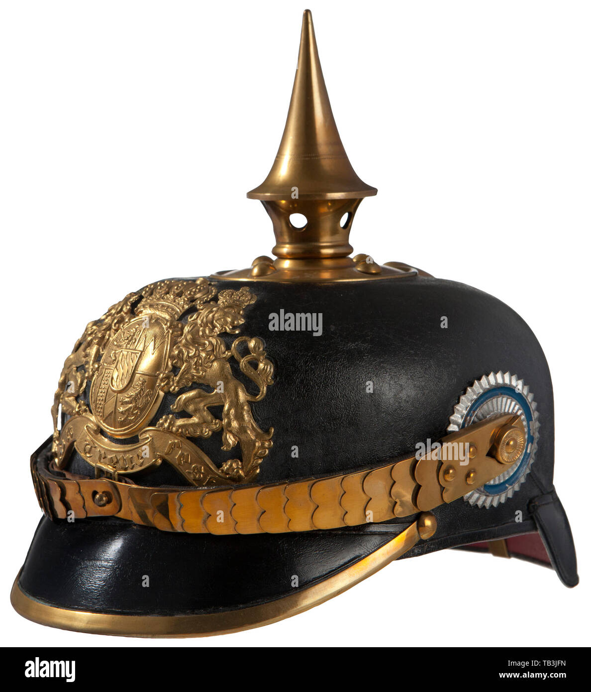 Un imperiale tedesco bavarese casco spiked per la fanteria un anno volontario - 'qualità extra' casco in pelle nera, Corpo posteriore e visiera parasole anteriore, verde interno della visiera frontale e interni rossi della aletta parasole posteriore, ottone leone bavarese e la cresta della piastra anteriore attaccato da montanti a vite e dadi. Ottone visiera anteriore rivestimento, spike, base di spike, base brad prigionieri e scanalatura posteriore. Ottone piatta chinstraps attaccati a M 91 alette di ottone, EM nazionale e di stato bavarese cockades colore, piena officer qualità camicia di seta e luce Fascia assorbisudore tan. USA-lotto. La Baviera, bavarese, Tedesco, Additional-Rights-Clearance-Info-Not-Available Foto Stock