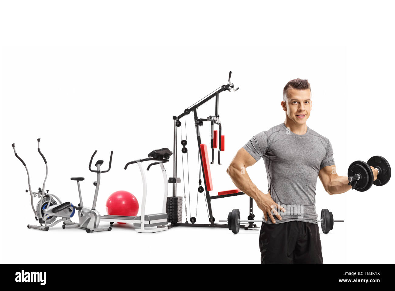 Giovane uomo con un manubrio e differenti che esercitano le macchine per il fitness isolati su sfondo bianco Foto Stock