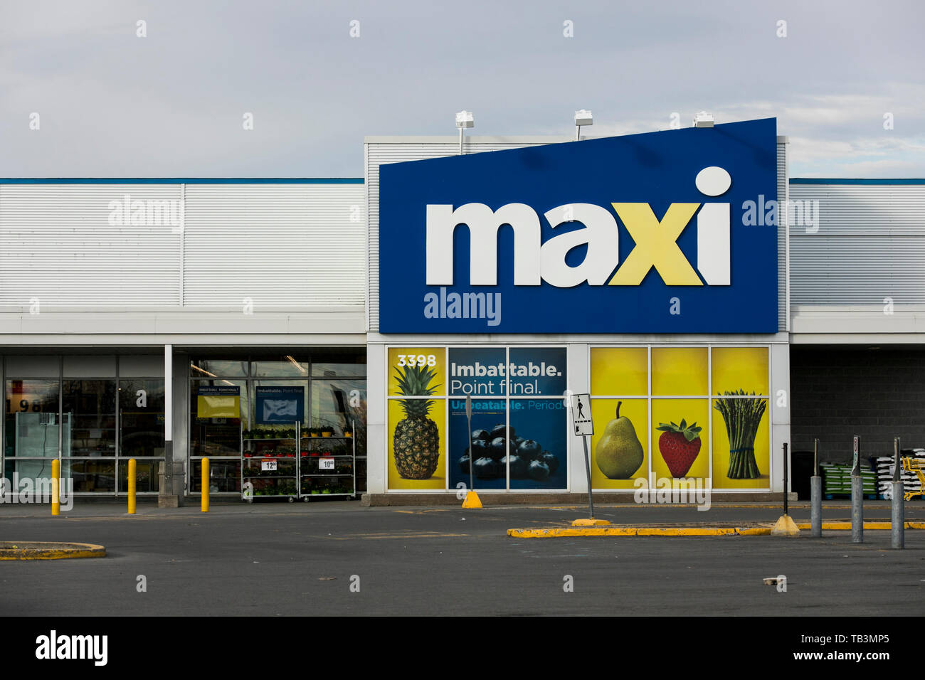 Un logo segno esterno di una maxi negozi di alimentari al dettaglio store ubicazione a Greenfield Park, Quebec, Canada, il 23 aprile 2019. Foto Stock