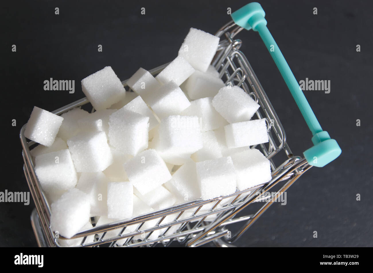 Alcuni bianco cubetti di zucchero Foto Stock