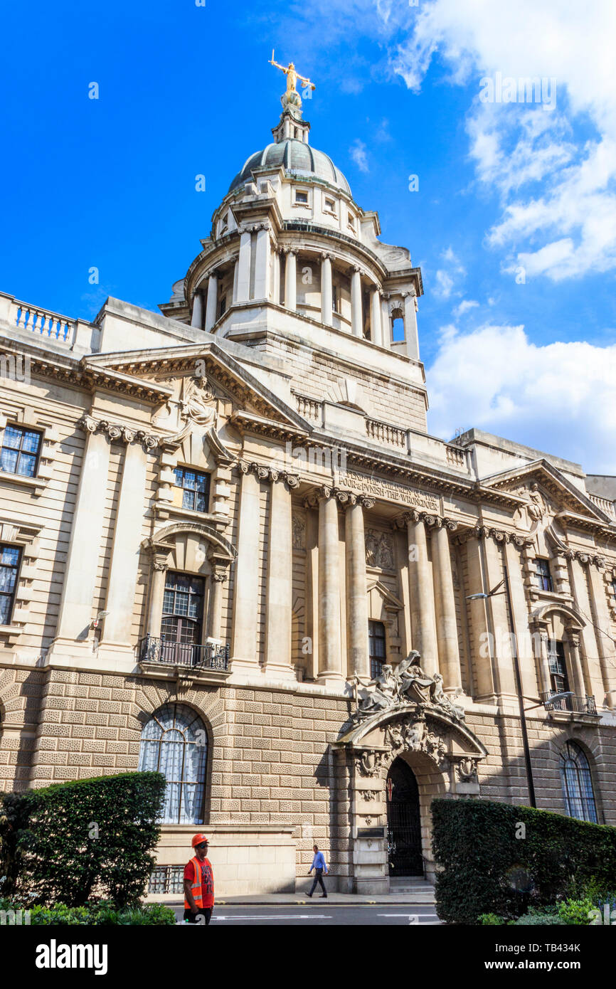 La centrale di Corte penale, o Old Bailey, il storico tribunale dove il pubblico può visitare e sedersi sul alto profilo per processi penali, London, Regno Unito Foto Stock