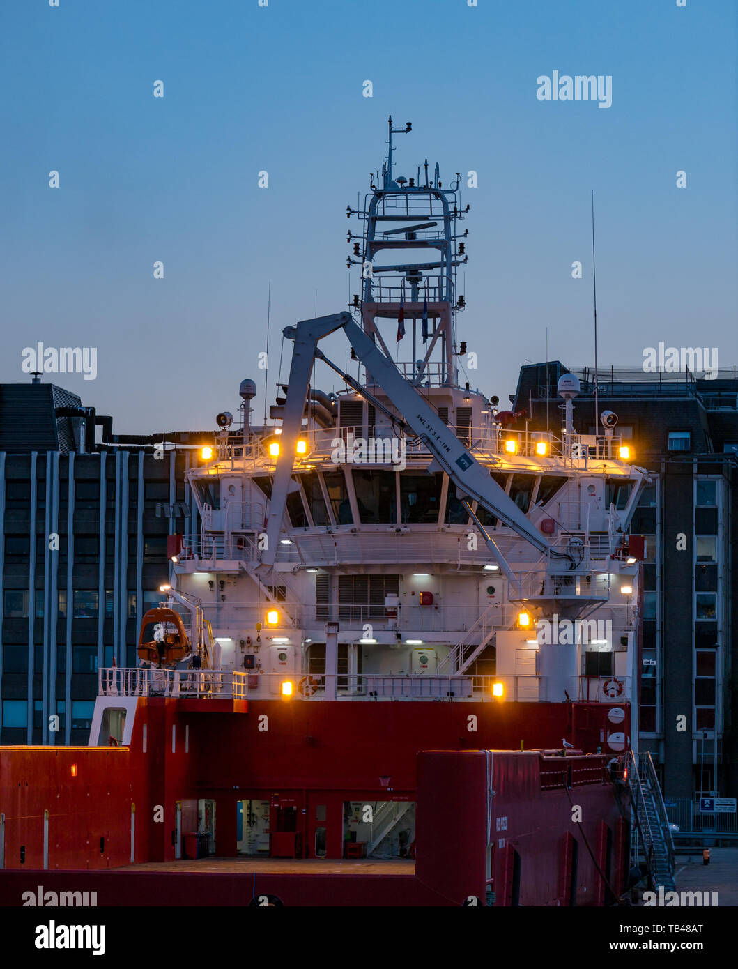 Alimentazione Offshore nave ormeggiata nel porto di Aberdeen, Aberdeen Scotland, Regno Unito Foto Stock
