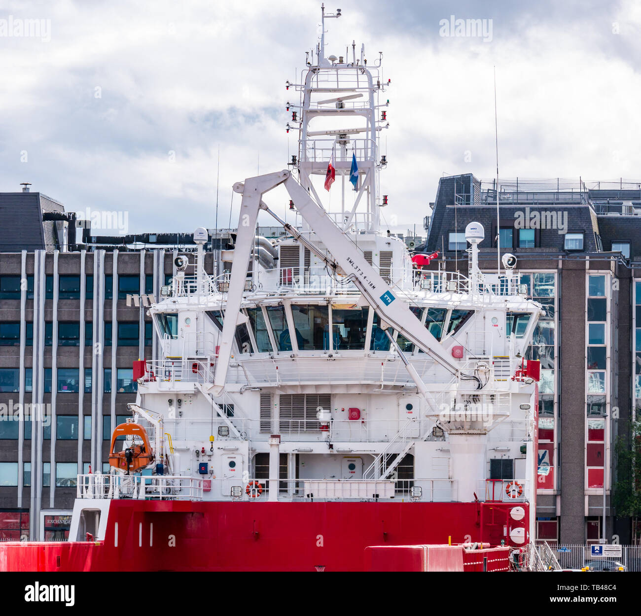 Alimentazione Offshore nave ormeggiata nel porto di Aberdeen, Aberdeen Scotland, Regno Unito Foto Stock