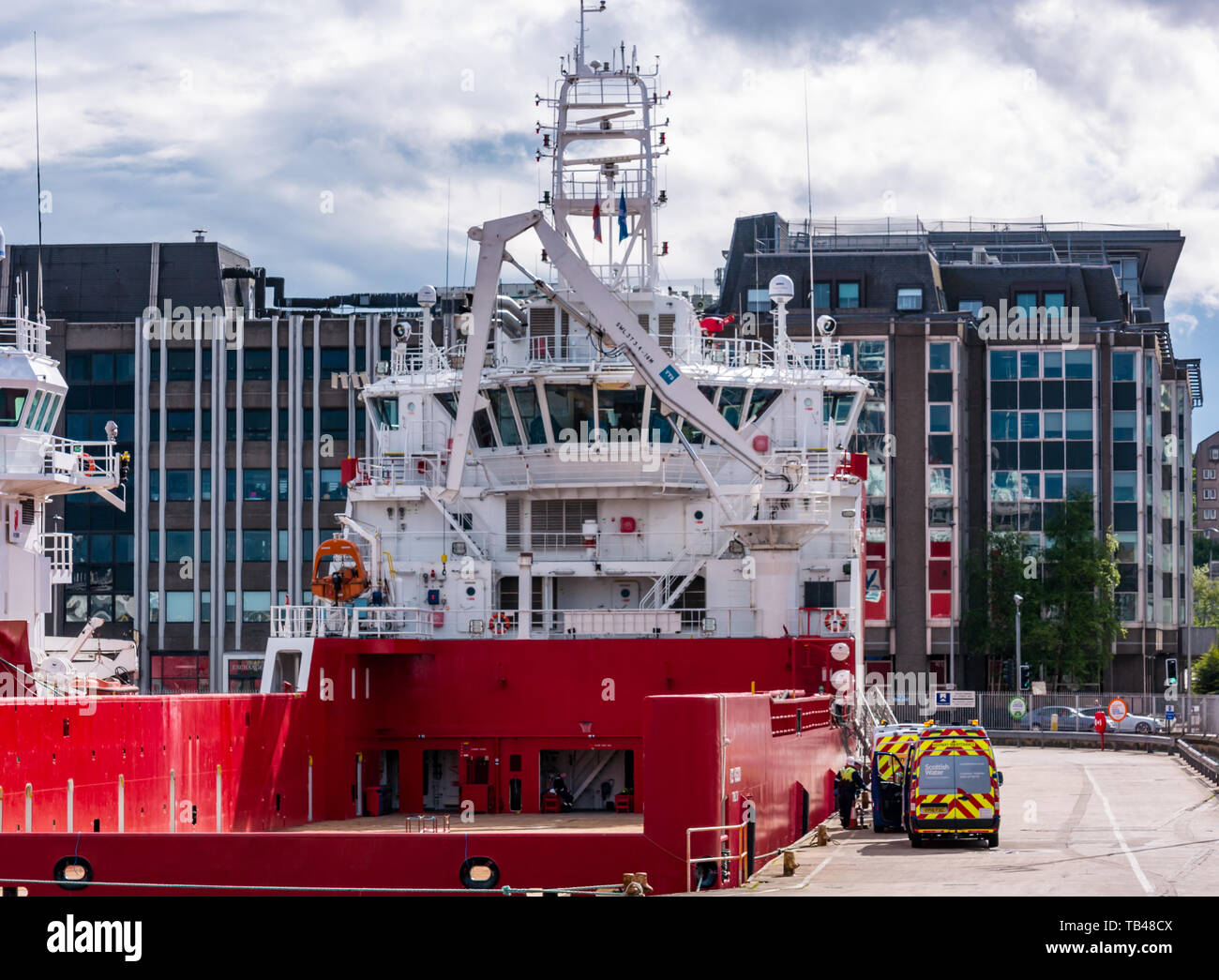 Alimentazione Offshore nave ormeggiata nel porto di Aberdeen, Aberdeen Scotland, Regno Unito Foto Stock