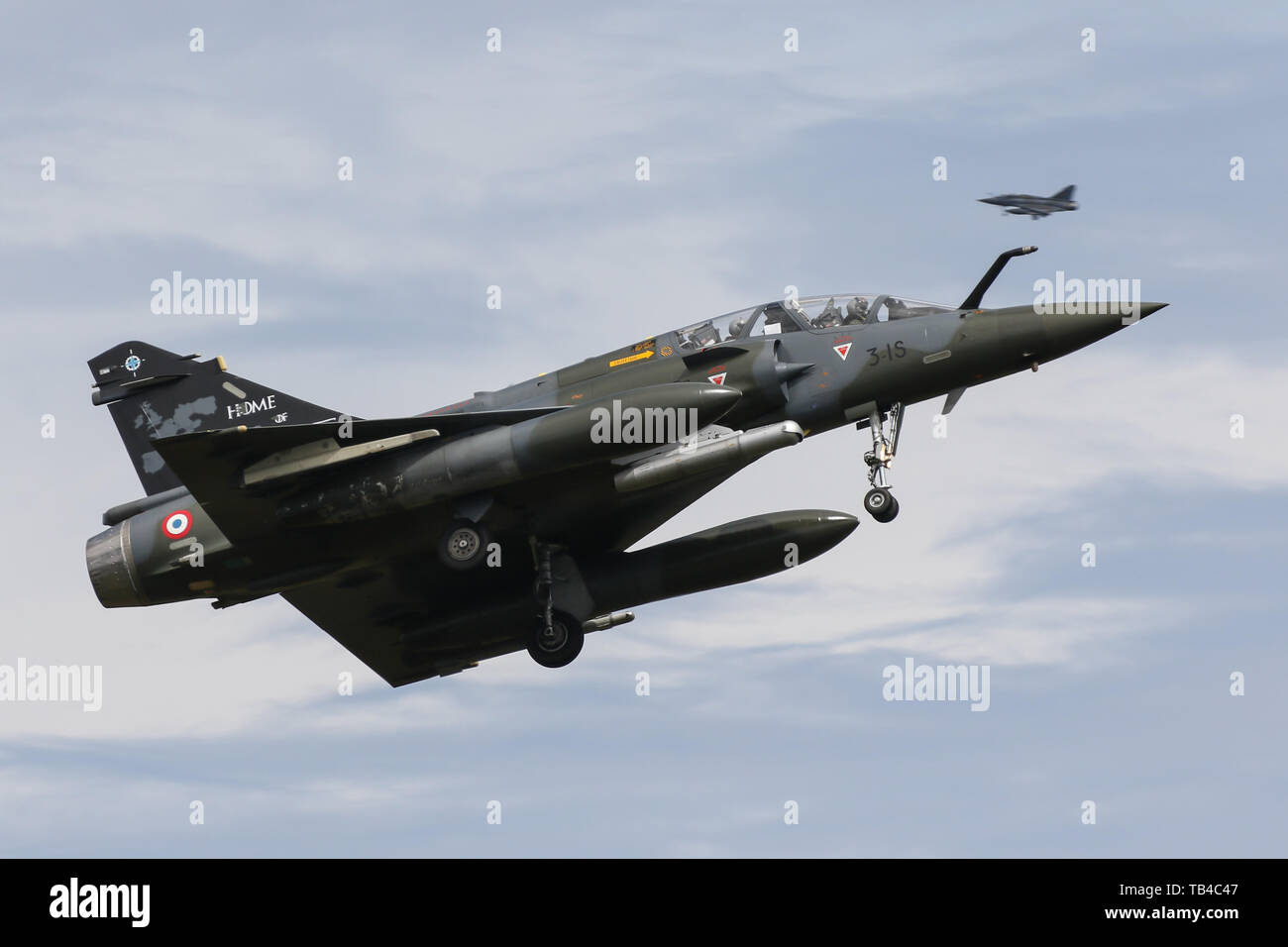 Una forza aerea francese Dassault Mirage 2000D atterra a Mont-de-Marsan Air Base durante la NATO Tiger Meet 2019 esercizio Foto Stock