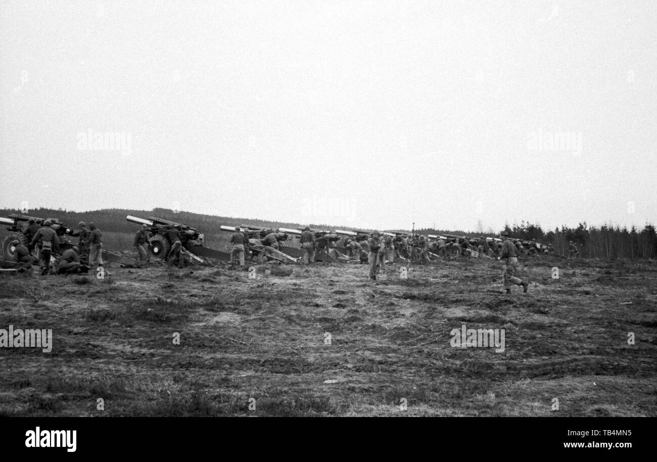Esercito USA / Stati Uniti esercito - 74a Campo Battaglione di artiglieria - Schwere Feldhaubitze M114 - M1 155 mm / pesanti obice M114 - M1 6.1 pollici Foto Stock