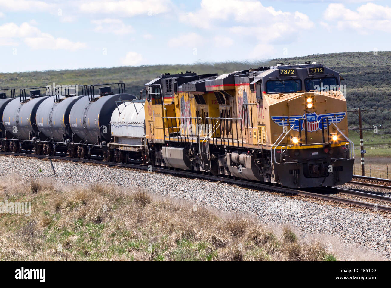Union Pacific Locomotiva 7372, un modello GE AC45CCTE, conduce un trasporto merci in direzione est verso Evanston, Wyoming. Foto Stock