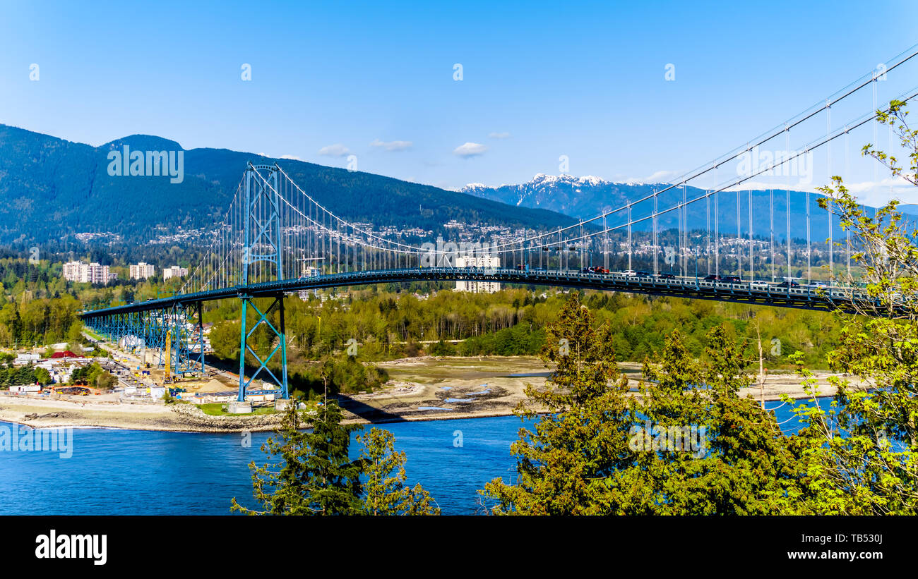 Vista del Ponte Lions Gate, una sospensione ponte che collega Vancouver Stanley Park e i comuni di North Vancouver e West Vancouver Foto Stock