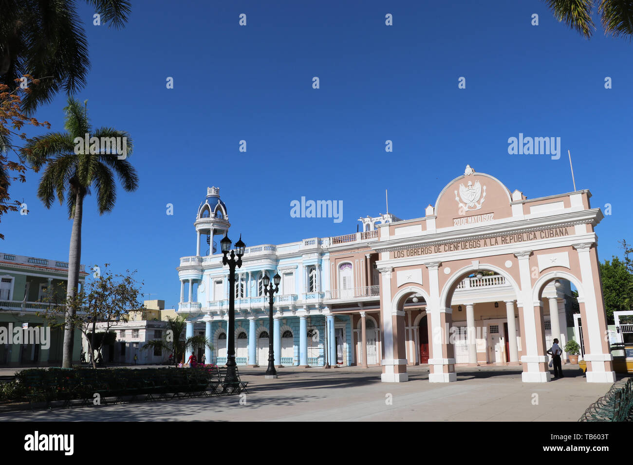 Jose Marti Park a Cienfuegos con il famoso arco trionfale, Cuba Foto Stock