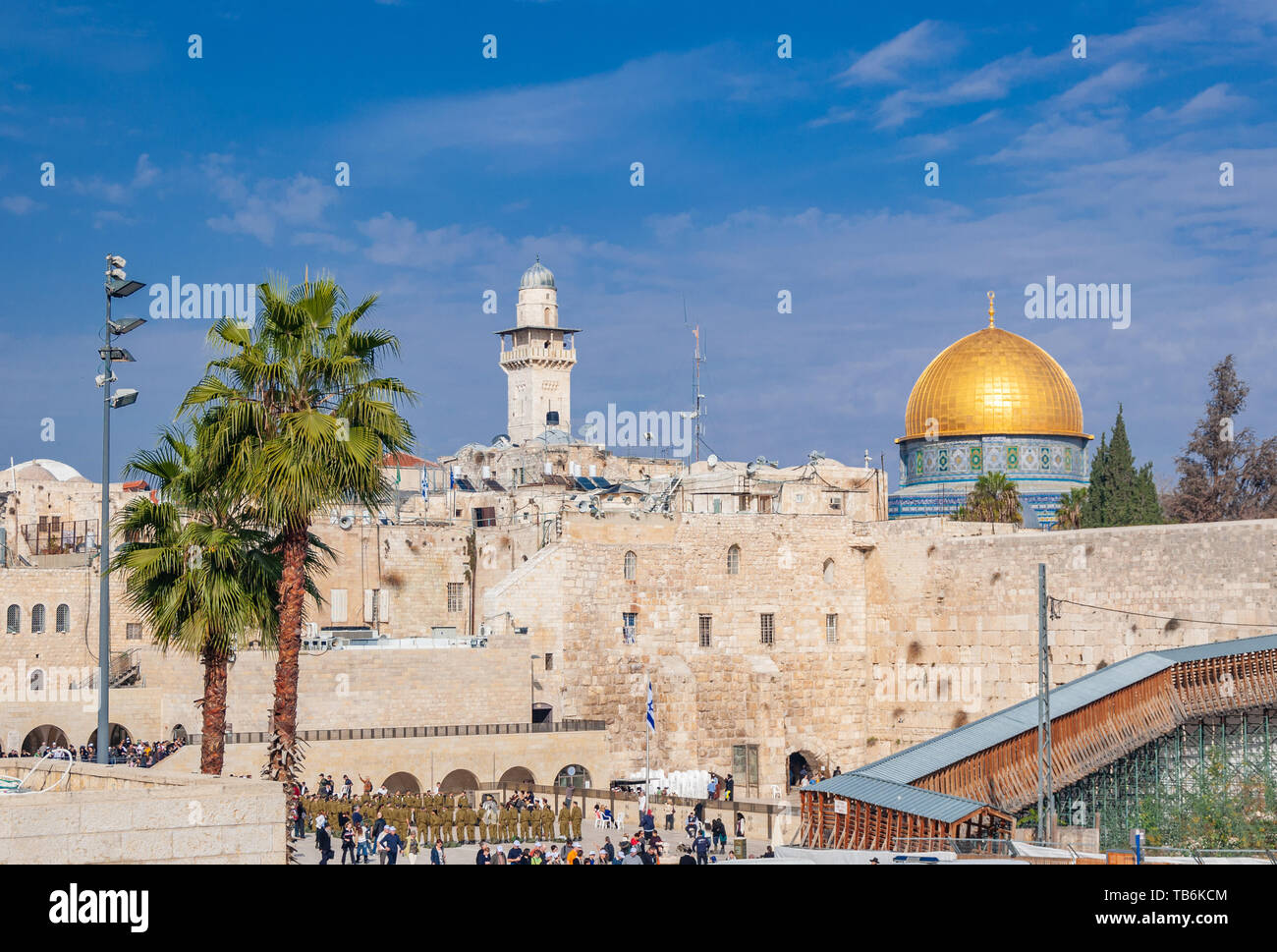 Muro occidentale di Gerusalemme è un importante luogo sacro ebraico mentre la Cupola della roccia è un luogo importante per il mondo arabo Foto Stock