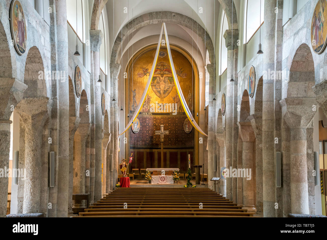 Innenraum der Pfarrkirche San Nicolò, Bad Reichenhall, Berchtesgadener Land, Oberbayern, Bayern, Deutschland | San Nicolò chiesa interno, cattivo Foto Stock