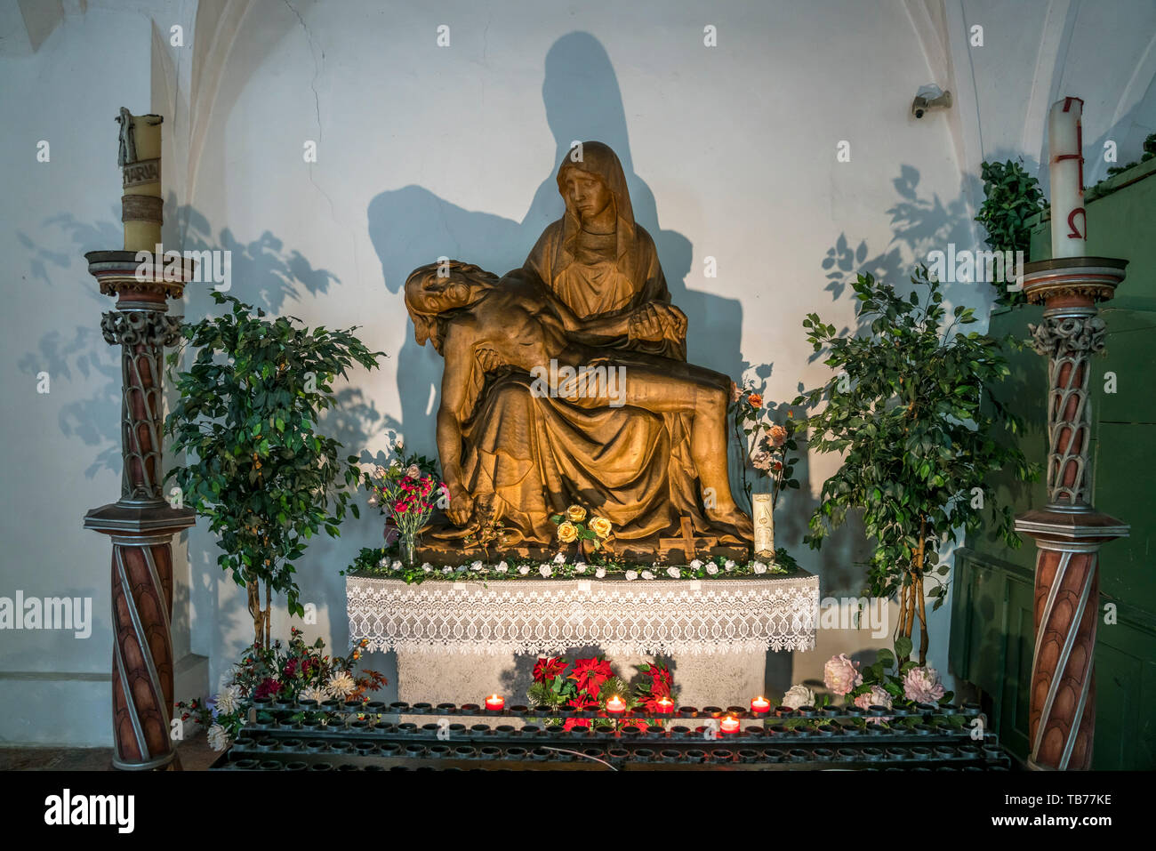 Pietà im Innenraum der Kirche San Zeno, Bad Reichenhall, Berchtesgadener Land, Oberbayern, Bayern, Deutschland | Pietà e San Zeno chiesa interno, B Foto Stock