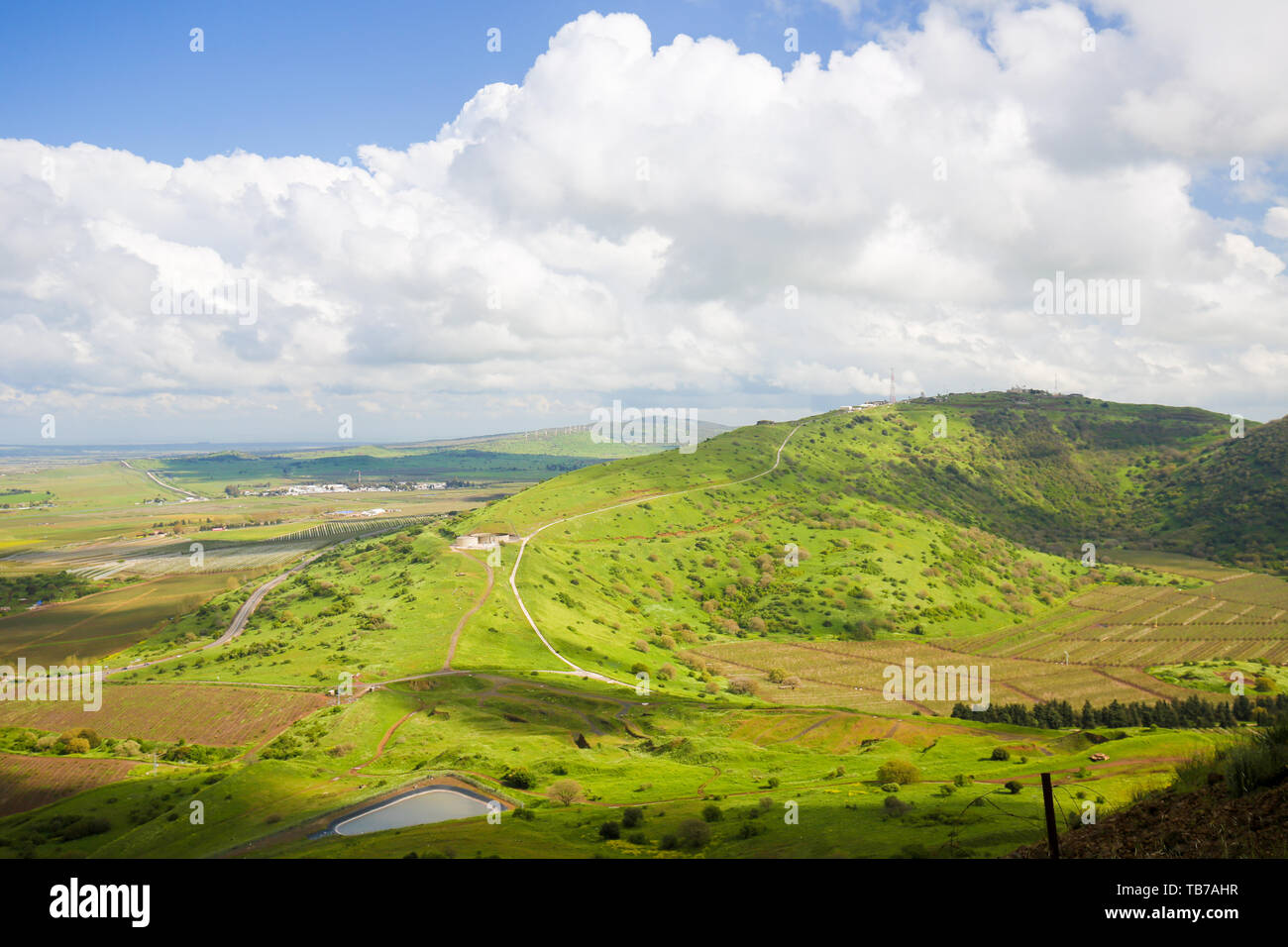 Vista sulla zona di confine tra Israele e la Siria si vede dalle alture del Golan, Israele. Foto Stock