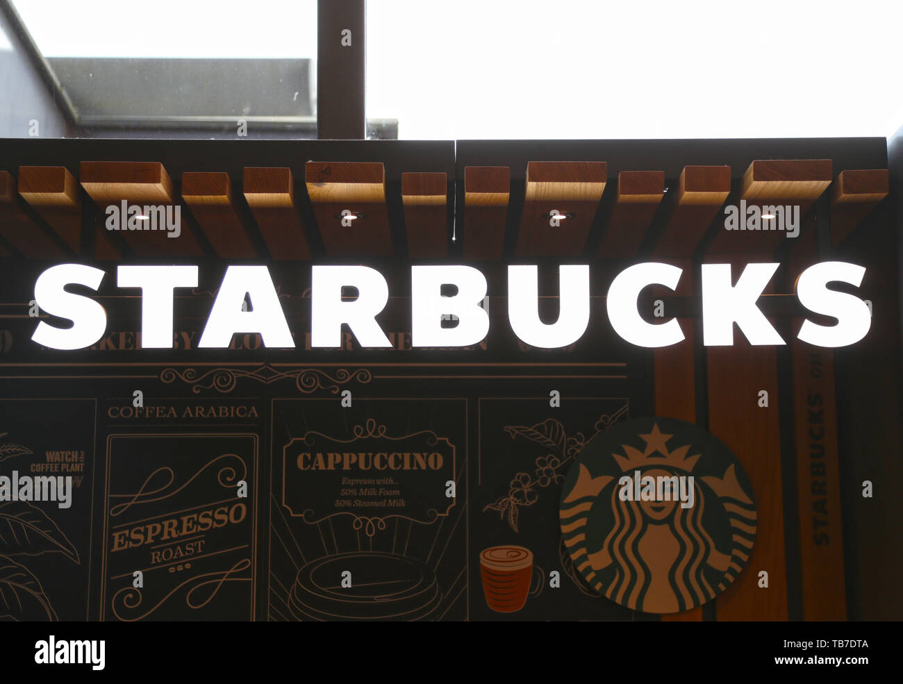 VÄXJÖ 20190515 Starbucks, Starbucks Corporation è un american coffee company e coffeehouse catena. Foto Jeppe Gustafsson Foto Stock