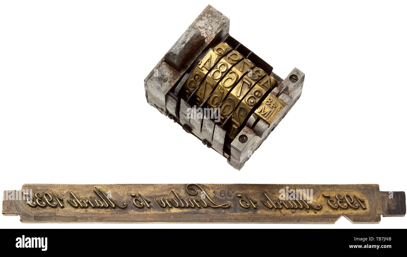 Operazione Bernhard - di una lastra di stampa del forgiato British pound note, Ottone la lastra di stampa per la stampa della data "1935 marzo 15 London 15 Marzo 1935' con colpito numero di smistamento '100'. Dimensioni circa 172 x 17 mm. Timbro di impaginazione per le cinque cifre della serie "48 M'. 'Operazione Bernhard' è stato chiamato dopo il suo comandante, SS-Sturmbannführer Bernhard Krüger, ed è stato un grande tentativo da parte di un servizio di sicurezza (Sicherheitsdienst, SD) e la sicurezza del Reich Ufficio principale (Reichssicherungshauptamt, RHSA) per indebolire l'economia britannica stampando la contraffazione di denaro. Je, Editorial-Use-solo Foto Stock