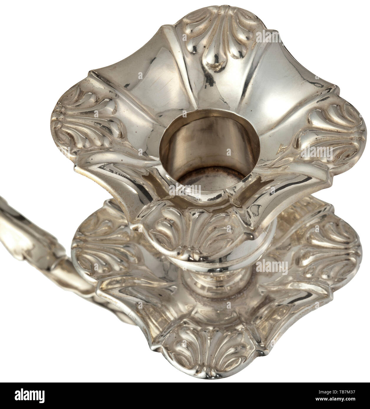 Una coppia di cinque-candela candelabri, Birmingham, 1903/06, Sterling Silver '925', segni distintivi Birmingham 1903/06, del famoso produttore di argentiere Elkington, corrispondente gioielliere di mark sul lato, complementare con iscrizione commemorativa con riferimento ad un caso risalente a venti anni '14 - 26 Luglio 1884 - George', sormontato dal monogramma " E I S'. Altezza 52,5 cm. Peso non può essere accertato, come i fondi contenere piastre di ferro. A palmette e ornamenti vegetali, basi a gradini, rimovibile gocciolatoi, un braccio piegato. Elkington fu provveditore per l'En, Additional-Rights-Clearance-Info-Not-Available Foto Stock