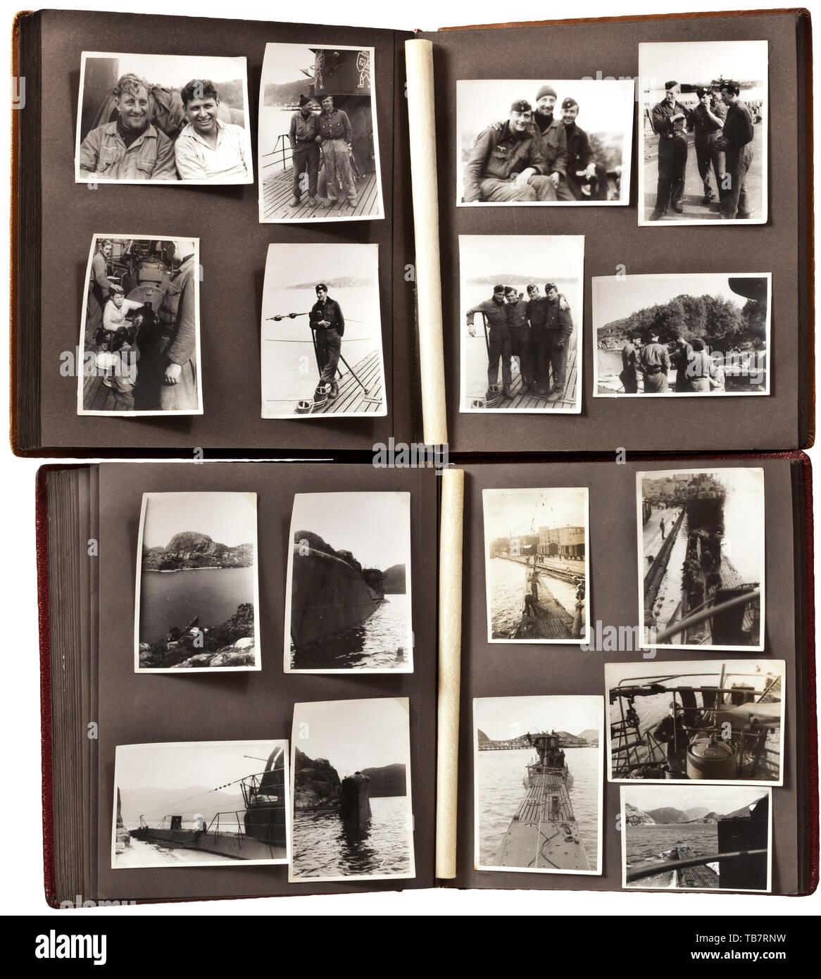 Due album di foto appartenenti ad un membro dell'U-427, contenente un totale di circa 365 fotografie, più la misura 6 x 8,5 cm. I principali soggetti comprendono sommergibile foto relative alla loro distribuzione in Norvegia, U-boat capitani con i loro equipaggi di sottomarini, comandante e marinai a cavallo o pesca, la conning tower con lo stemma (Maling), periodi ormeggiata al porto. Foto del sommergibile interno, la conning tower con il nuovo 'Metox' avvertimento radar ricevitore, della nave divers. Inoltre, foto di Vittoria bandierine, punte con l'U-boat training division (Tour Davis), , Editorial-Use-solo Foto Stock