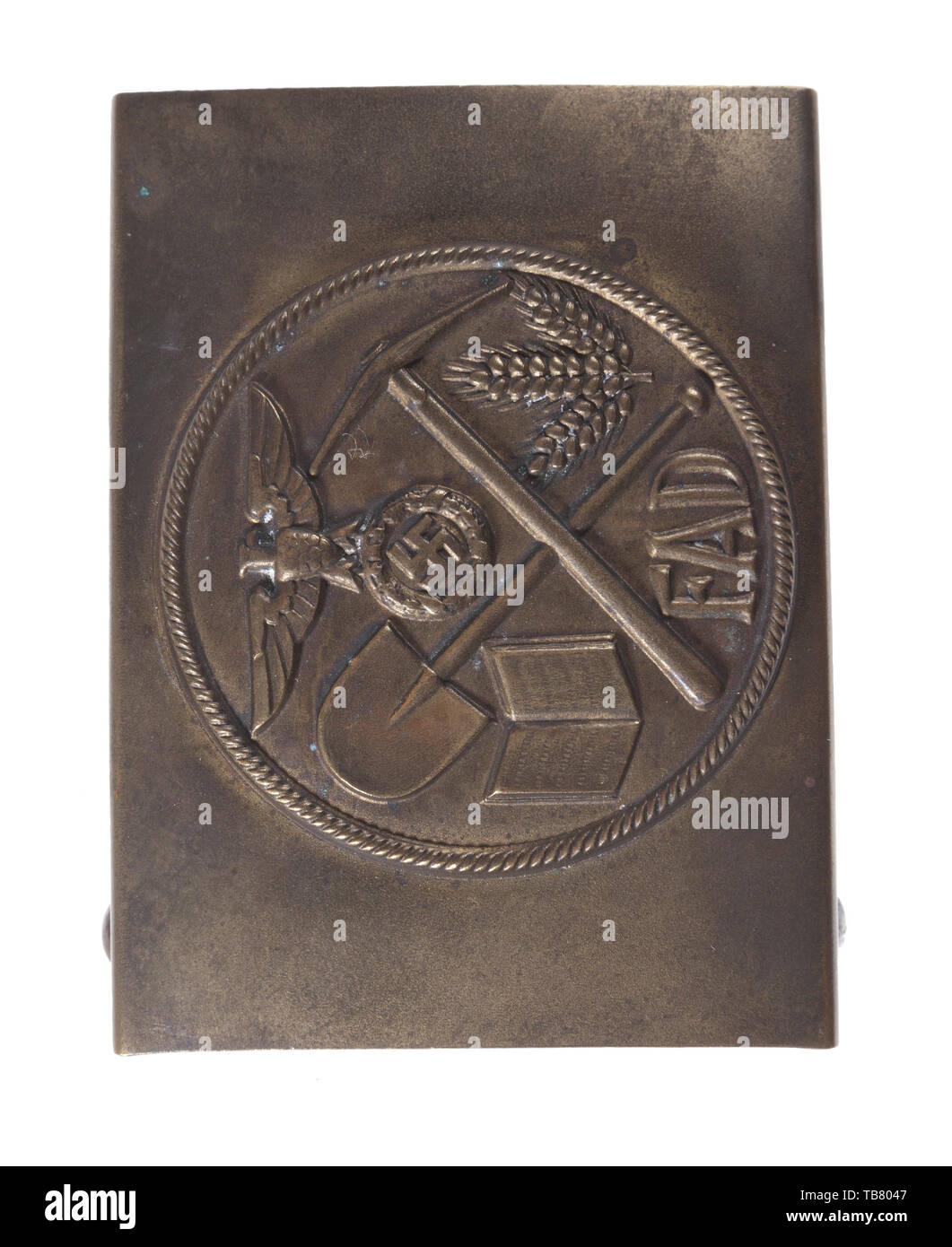 JOHN WAHL cinghia e fibbia raccolta, un elemento di FAD la fibbia della cinghia, in ottone stampato, liscio del campo esterno, stampato in ottone centro circolare la piastra frontale applicata da due spot di saldature. Cfr. Angolia, le fibbie della cintura di sicurezza & broccati del Terzo Reich, p. 318., Editorial-Use-solo Foto Stock