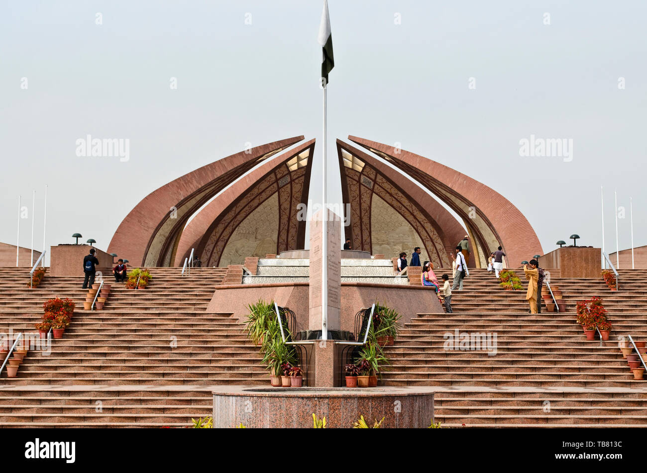 Vista del Pakistan il monumento di Islamabad dalla parte anteriore Foto Stock