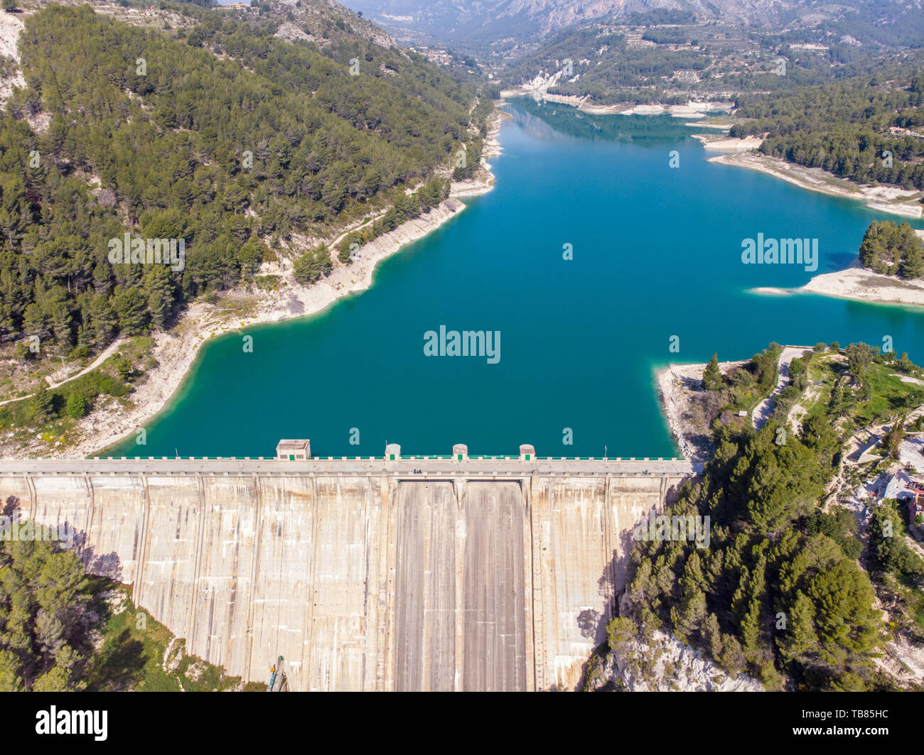 Diga e un serbatoio in valle di Guadalest, Spagna Foto Stock