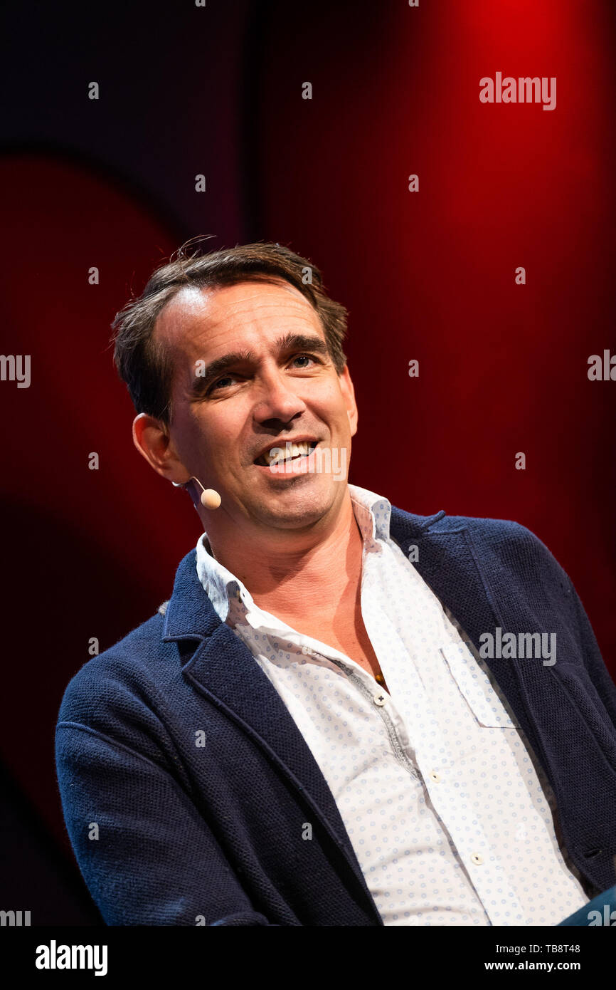 Il Festival di fieno, Hay on Wye, Wales UK , venerdì 31 maggio 2019. Peter Frankopan, storico britannico, scrittore . Autore dell'acclamato "vie della seta: una nuova storia del mondo '. Che compaiono all'Hay Festival 2019 il festival, ora nel suo trentaduesimo anno, si tiene ogni anno nella piccola città di Hay on Wye in Galles - Inghilterra di frontiera, attrae i migliori scrittori, politici e intellettuali di tutto il mondo per dieci giorni di colloqui e discussioni, celebra il meglio della parola scritta e dibattito critico Foto © Keith Morris / Alamy Live News Foto Stock