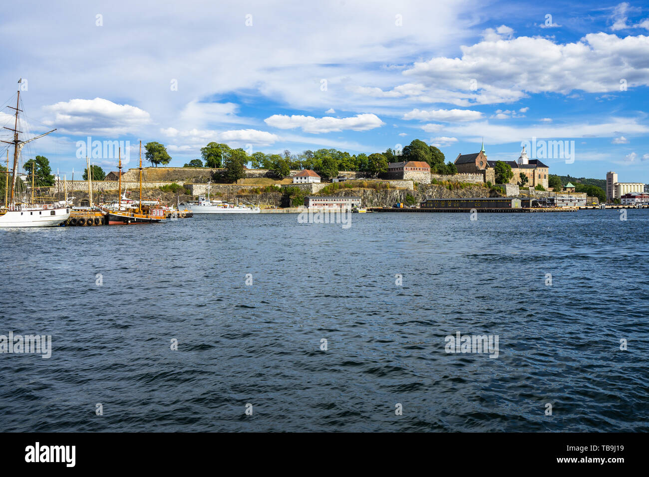 Il municipio di Oslo (Radhus) con le sue due mattoni rossi Towers è un popolare punto di riferimento della città, Norvegia Foto Stock