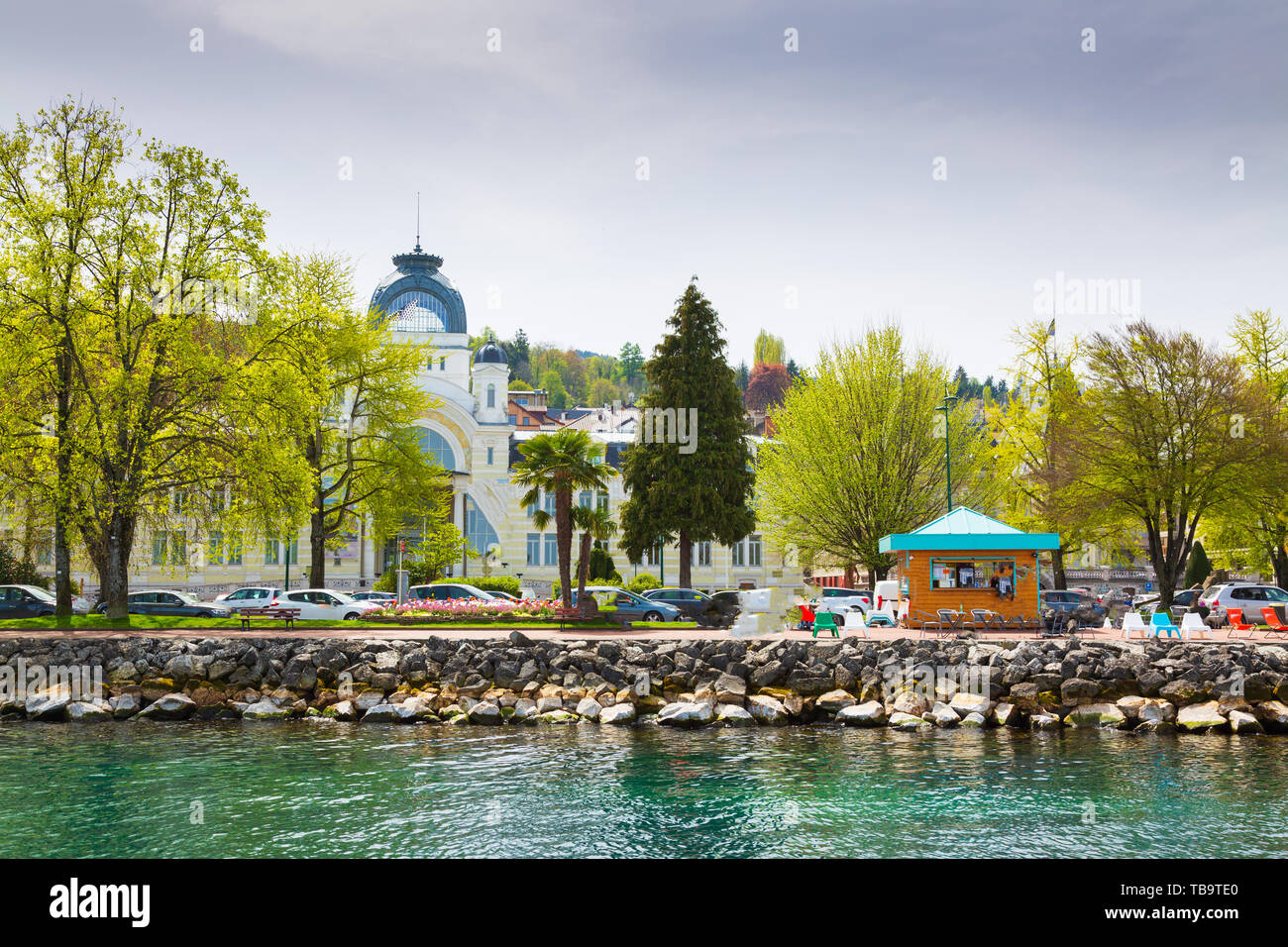 Riva del Lago di Ginevra nella città di Evian-les-Bains in Francia Foto Stock