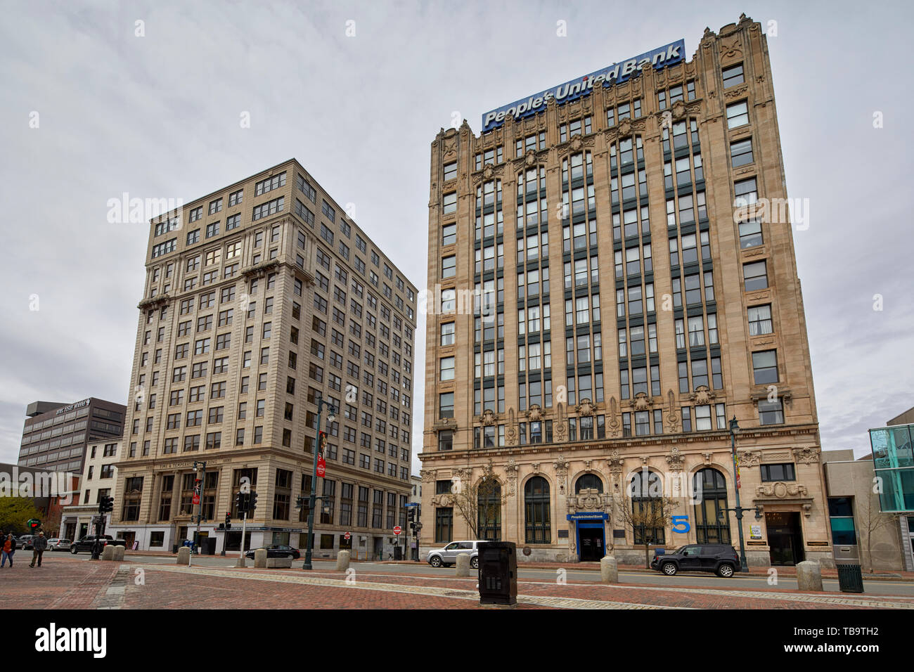 Il tempo e la temperatura edificio a 477 Congress Street e popolare di United Bank su 467 Congress Street in Porland Maine, Stati Uniti d'America Foto Stock