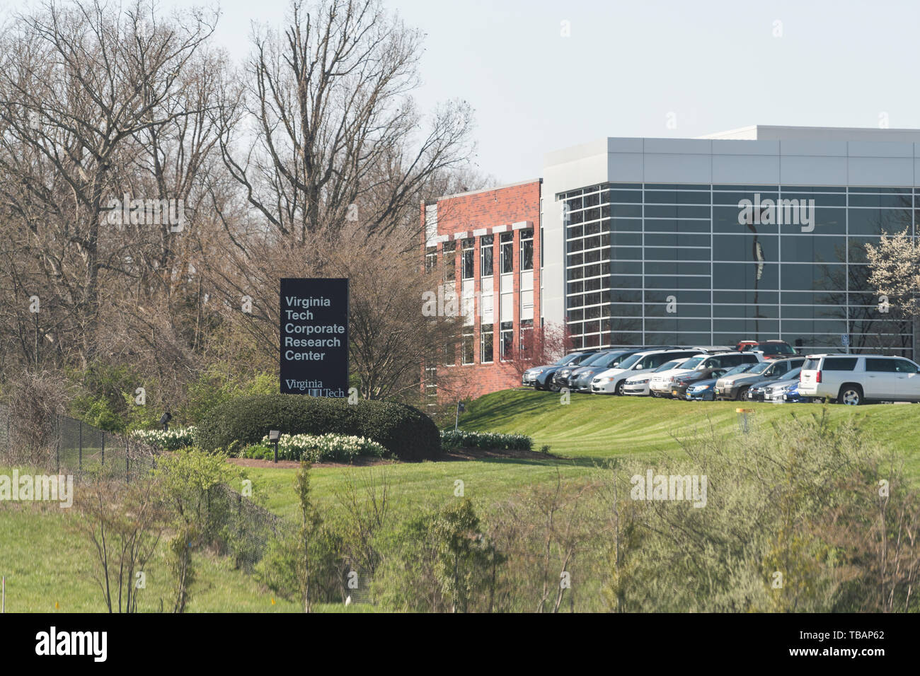 Blacksburg, Stati Uniti d'America - 18 Aprile 2018: Storico Virginia Polytechnic Institute and State University College campus con segno per la ricerca aziendale ce Foto Stock
