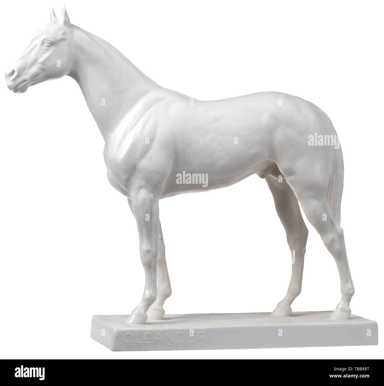 Albrecht Hinrich Hussmann - La corsa di cavalli " Oleandro " Biscotto bianco porcellana, lo zoccolo stampigliati con l'artista della monogramma, sollevata di iscrizione "Oleandro' sul lato, la base con impresso il numero modello '1689' e green Rosenthal fabbricazione di mark. Altezza di circa 35 cm. I segni dell'età. Finemente modellato la figura di una snella e sportiva del cavallo. Il purosangue " Oleandro" (1924 - 1947), è stato sollevato nel prigioniero Schlenderhan farm. Il red Stallion è stato considerato il primo tedesco di corsa di cavalli di standard internazionale e ha vinto 19 delle 23 gare. Egli ha raggiunto un montepremi di 5, Editorial-Use-solo Foto Stock